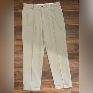 Like new! Men’s Brooks Brothers Khaki Dress Pants.
